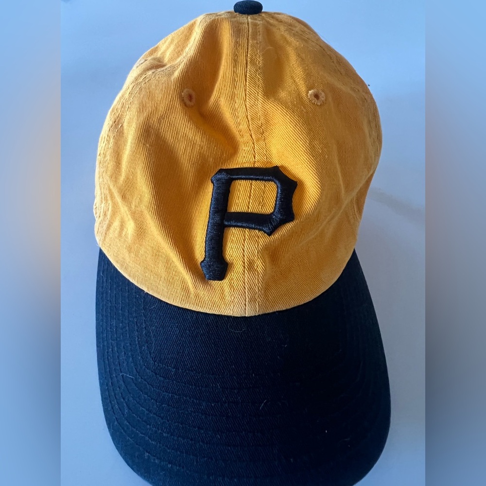 Pittsburgh Pirates "Dad Hat" - Style Cotton Ball Cap in Gold and Black (OSFA)